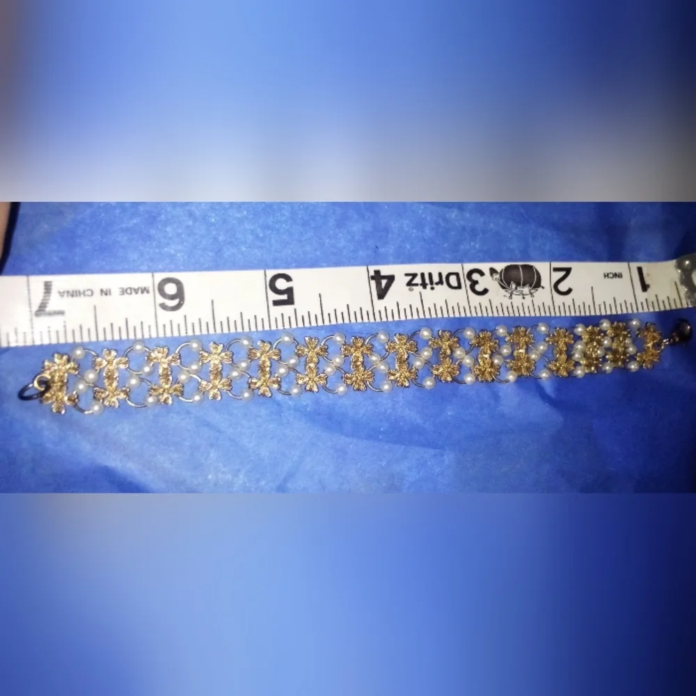Beautiful Vintage Intricate Clover And Faux Pearl Bracelet 7 1/4 Inches